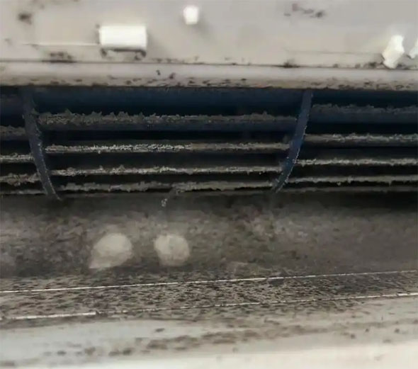 曲靖空调吹的风有股烧焦味是怎么回事